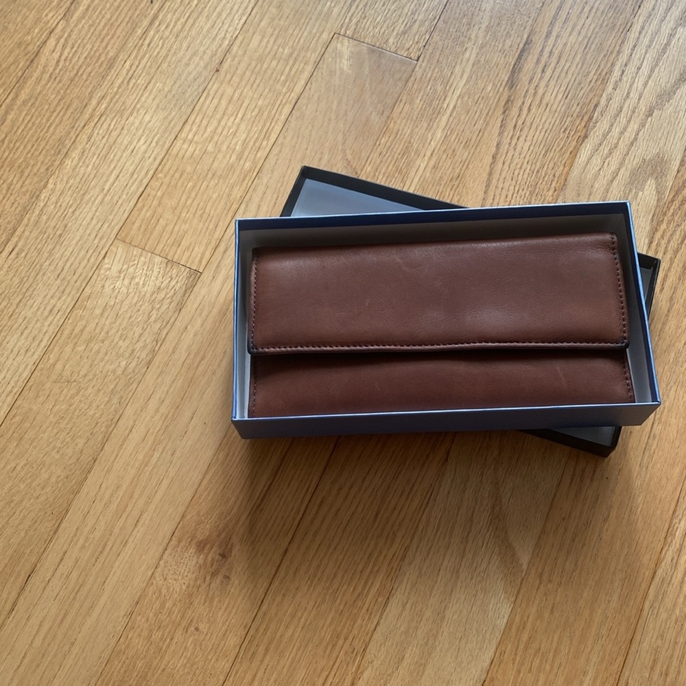 NEW IN BOX ! Brown Leather Clutch Wallet